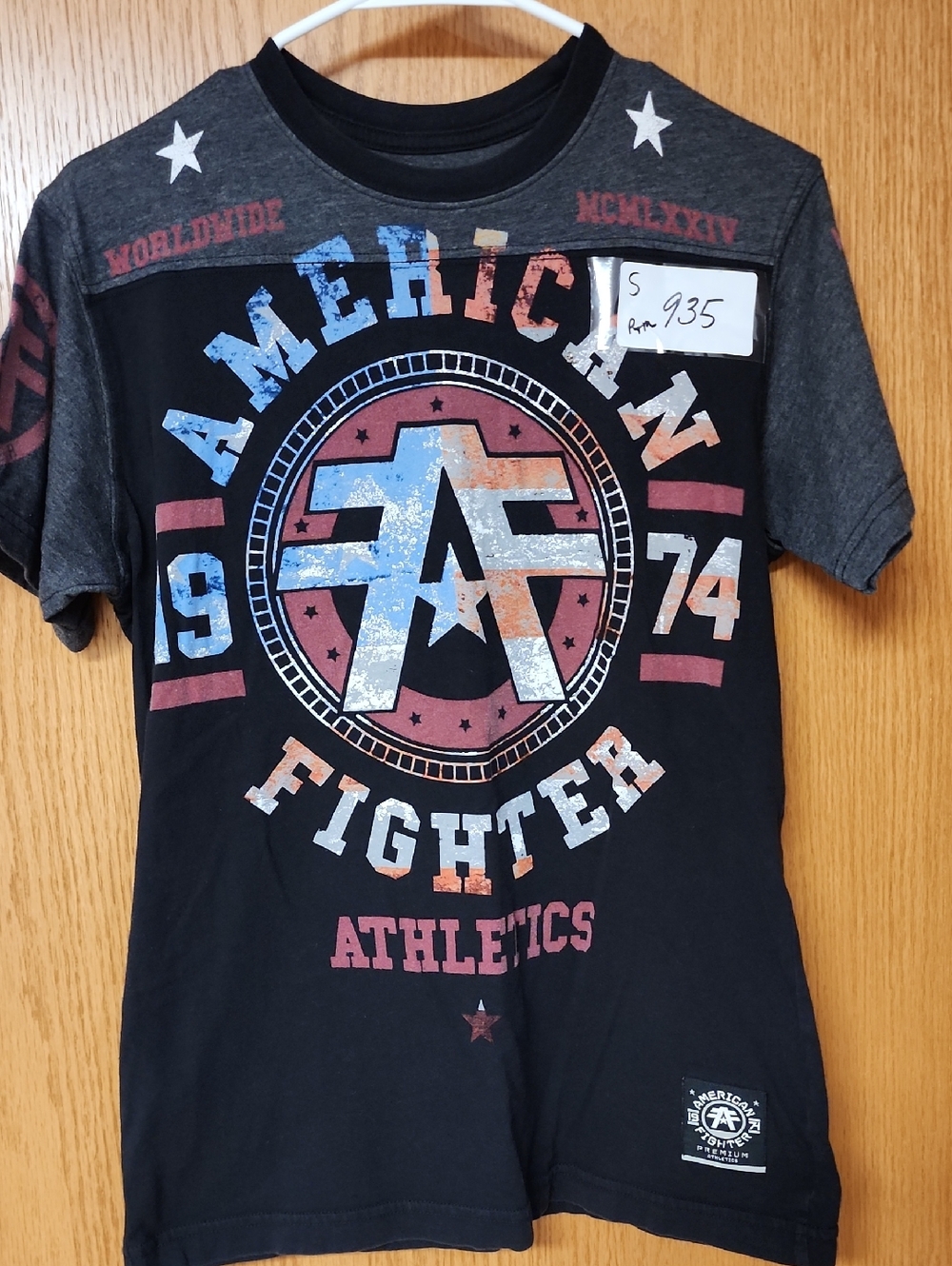 American Fighter Black Graphic Tee with Multicolor Crest mens S number 935